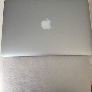 Apple MacBook in Sleek Silver Finish - Excellent condition.